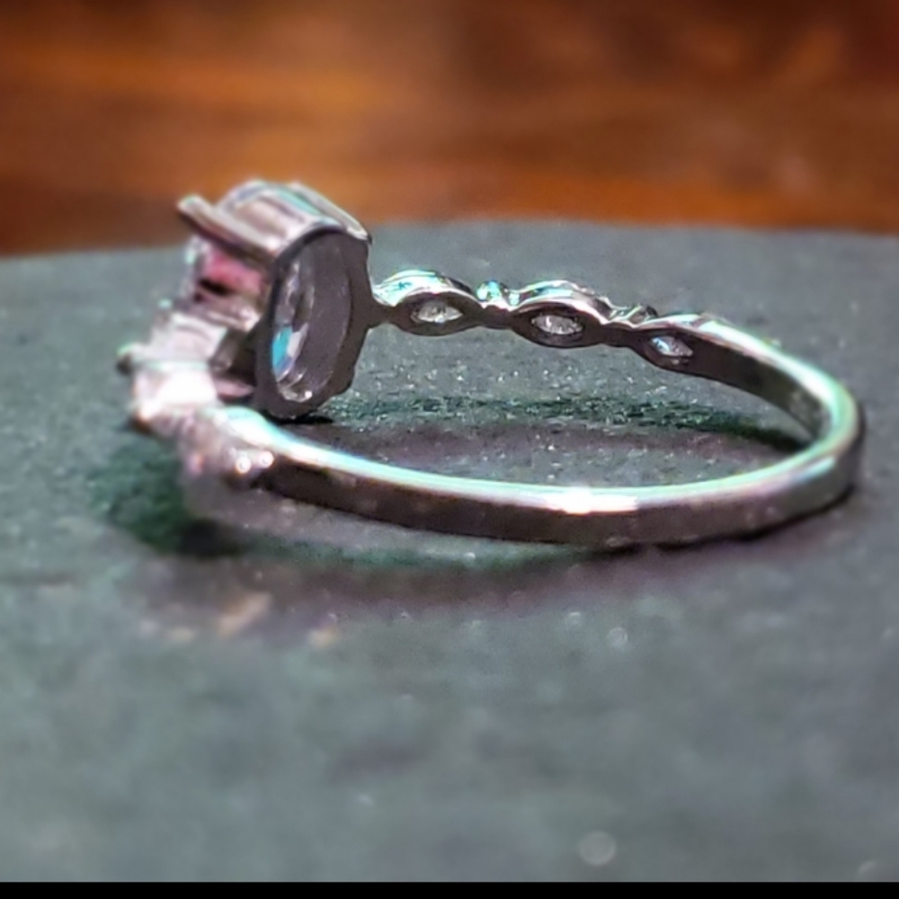 🆕 Silver & Diamond Crystal Ring 🆕 - Picture 8 of 15